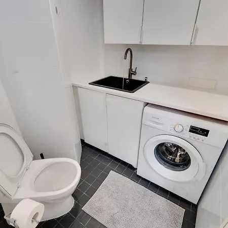 Location In Tampere! Modern Apartment, 2rooms, Kitchen And Balcony Appartement *
