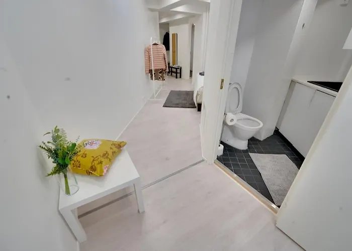 Location In Tampere! Modern Apartment, 2rooms, Kitchen And Balcony 坦佩雷